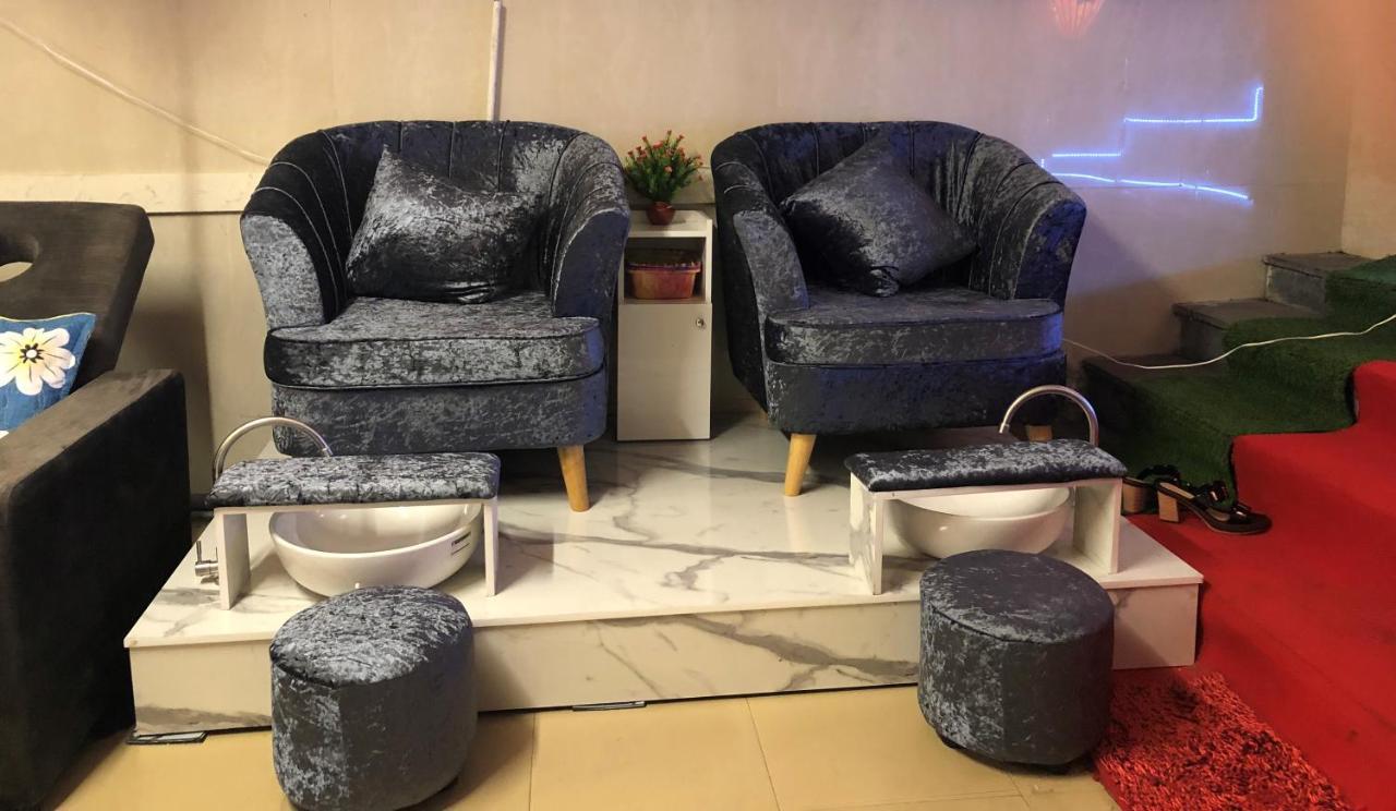 Asian Ruby Boutique Bùi Thị Xuân 2*
